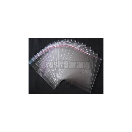 1 pack Plastik Tempat Baju Lipat ukuran 25 x 35 cm ada seal perekat