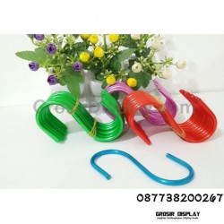 Gantungan Serbaguna Letter S 8 cm Warna Warni Cantolan Leter S