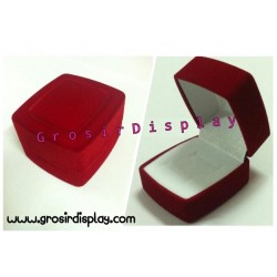 Display Pajangan Cincin Kotak Bludru Isi 2